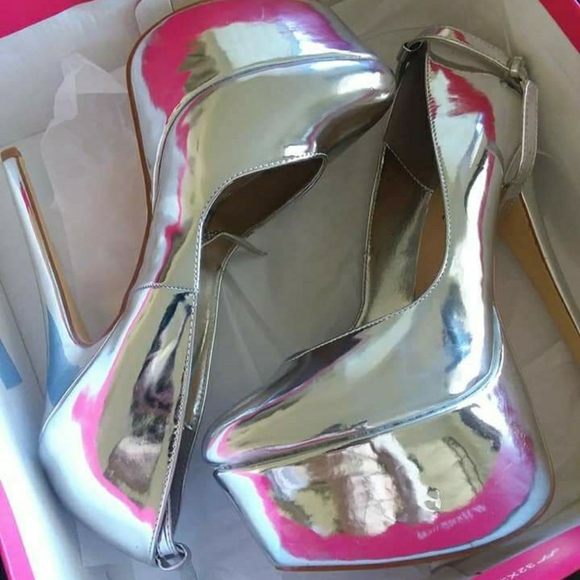 shoedazzle silver heels